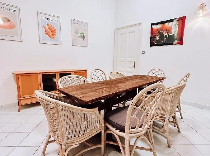 Pd Apartment *